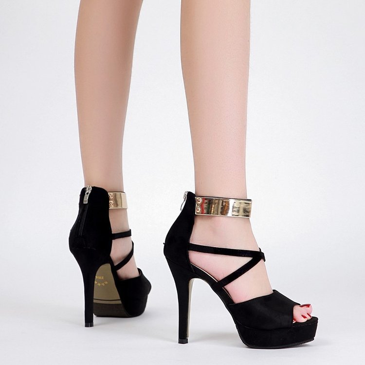 Elegante Hohe Absatzschuhe aus Weichem Wildleder mit Remdesign und Goldakzenten – Perfekt für Feste und Romantische Abende 5