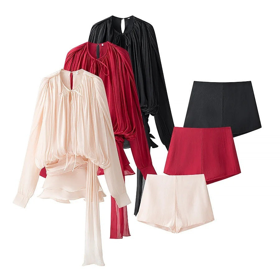 Damset med Voluminösa Ärmar och Shorts i Lätt Tyg – Chic och Avslappnad Look för Sommar 2