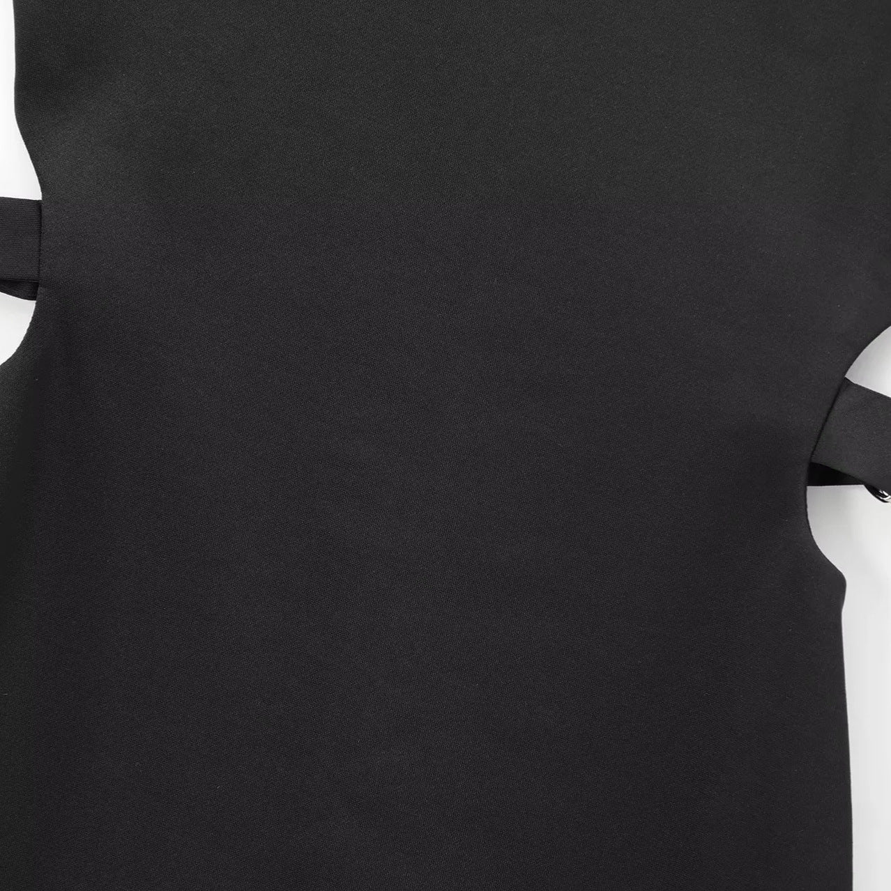 Kvinnors Klänning med Justerbara Remmar och Utskärningar – Elastiskt Tyg för Komfort och Stil 3