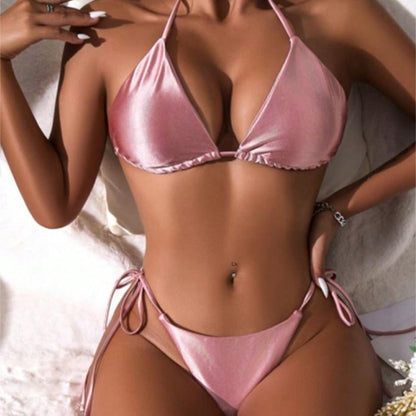 Triangelbikini Dam i Skimrande Material – Justerbara Band och Smickrande Passform, Perfekt för Badkläder och Strandutflykter 3