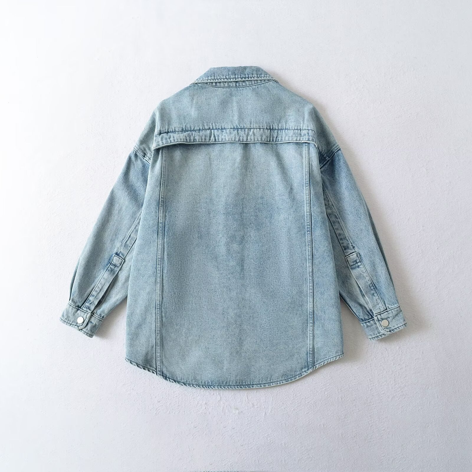 Överdimensionerad Denimjacka för Kvinnor – Högkvalitativ Denim med Fickor, Avslappnad Passform, Mångsidig Design 2