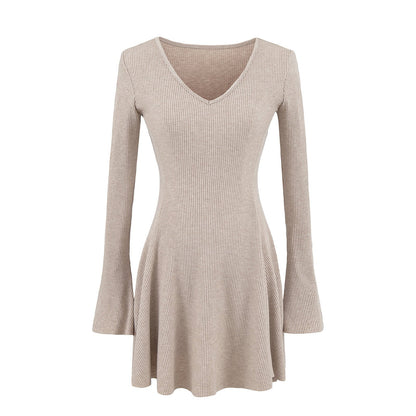 V-ringad Klänning för Kvinnor med Långa Ärmar och Svängande Kjol – Bomullsblandning, Mångsidig Design 7