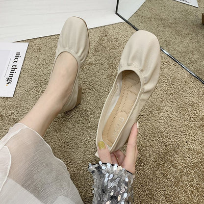 Svarta Ballerinaskor med Medelhög Blockhäl i Hållbart Läder för Damer – Elegant och Bekväm Design 9