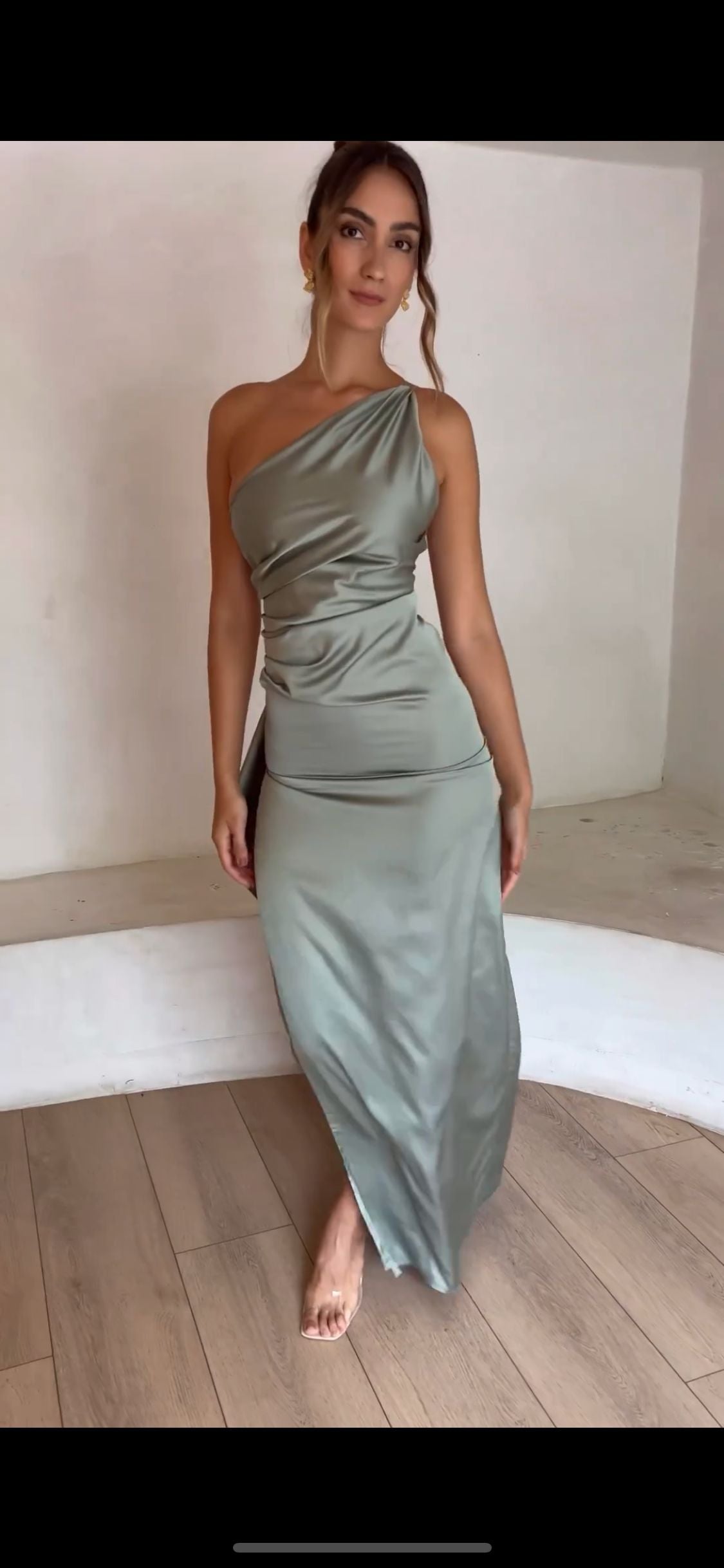 Damklänning Asymmetrisk Midi Satin Ärmlös-3