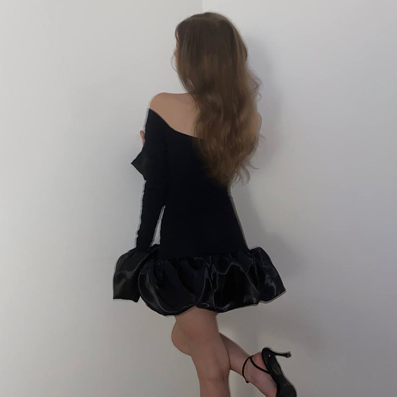 Svart Off-Shoulder Miniklänning med Ruffle Detaljer i Stretchigt Tyg för Kvinnor – Elegant och Bekväm Klänning 5