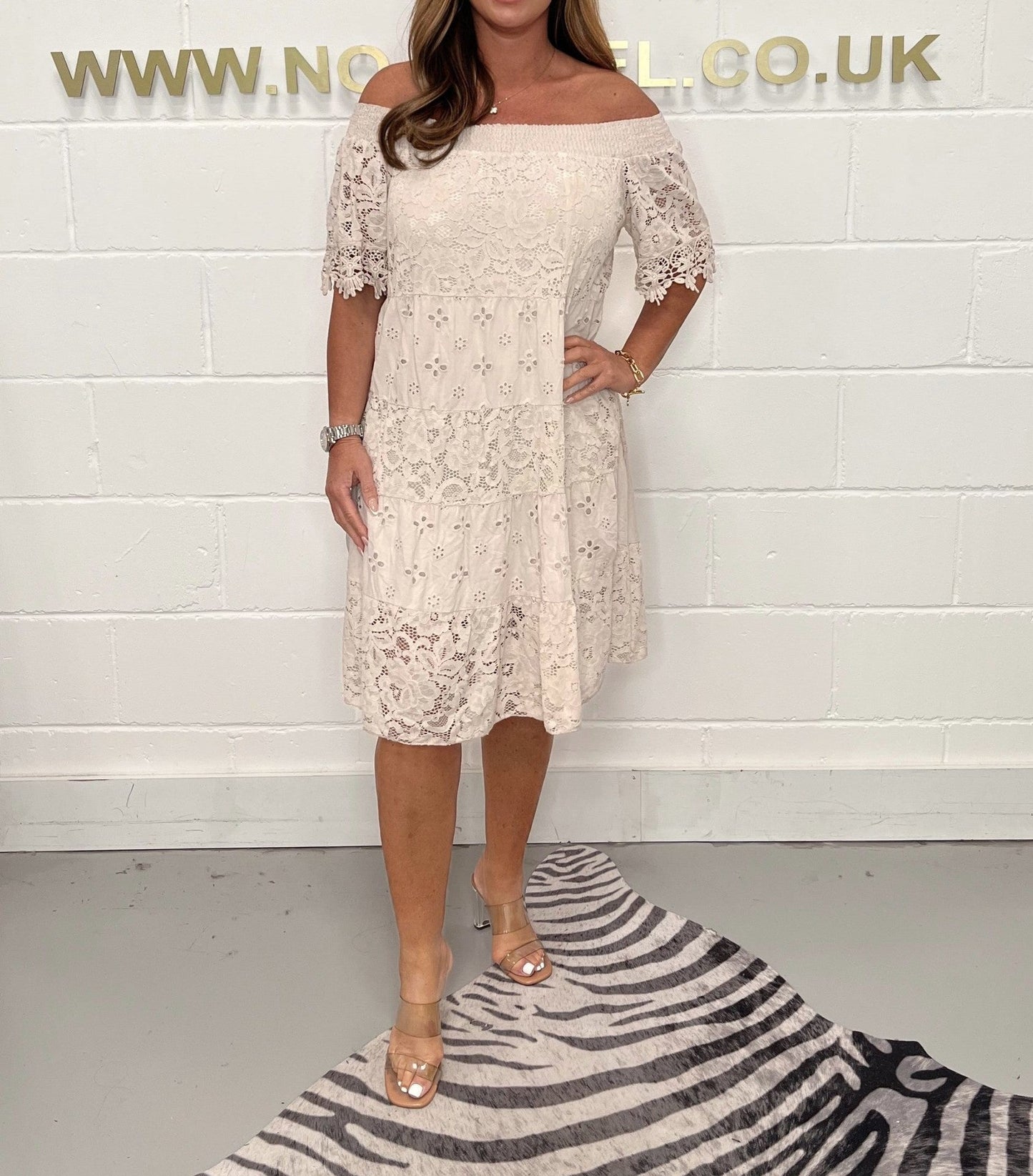 Variant image for Kvinnors Axellös Midi Klänning Spets Polyester-29