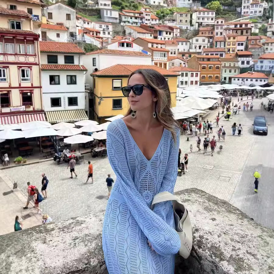 Kvinnors Klänning med V-ringning och Trumpetärmar i Mjukt Stickat Material – Löst Klippt Passform för Elegans och Komfort 4