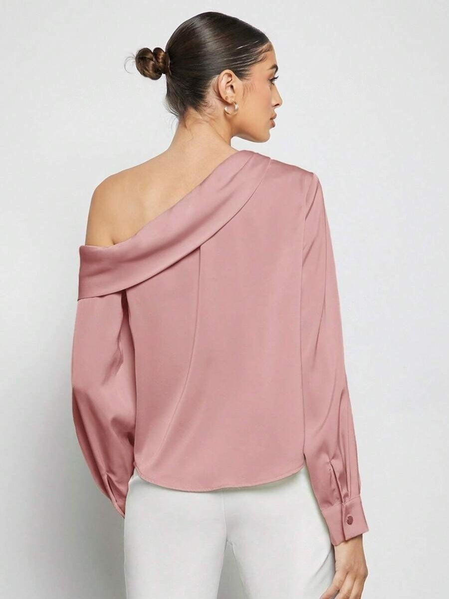 Variant image for Dam Asymmetrisk Blus Off-Shoulder Satin-16