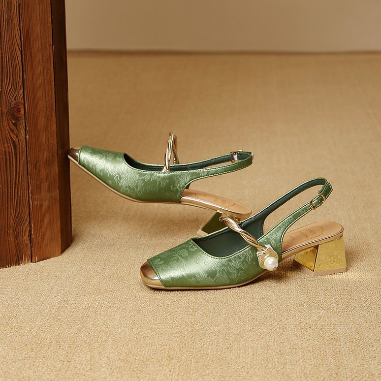 Kvinnors Slingback Pumpar med Blockklack och Justerbar Rem – Texturerat Syntetiskt Material i Metallisk Accent 3