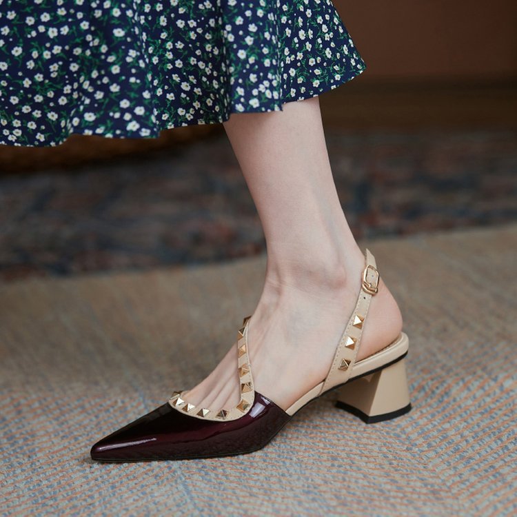 Kvinnor Slingback Skor med Nitar Glänsande Läder Blockhäl 3