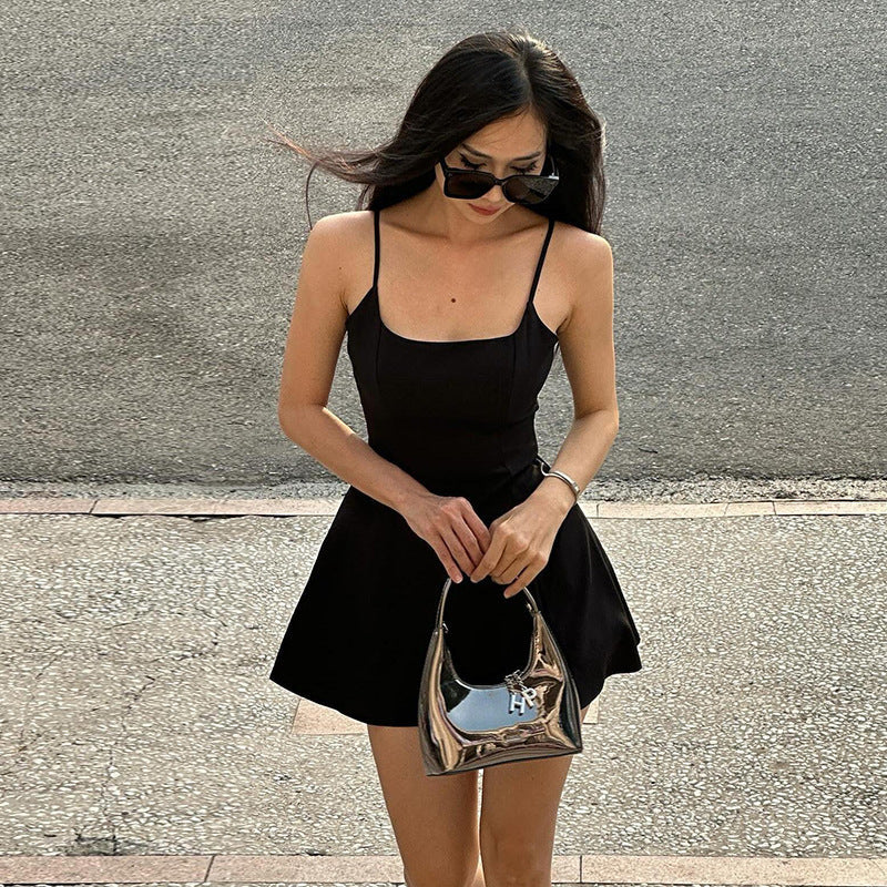 Skräddarsydd Klänning för Kvinnor med Lekfull Kjol i Andningsbart Material – Perfekt för Sommarfester och Kvällsevenemang 2