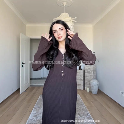 Dam Maxiklänning V-ringning Ribbstickad med Rüsch-detaljer-4