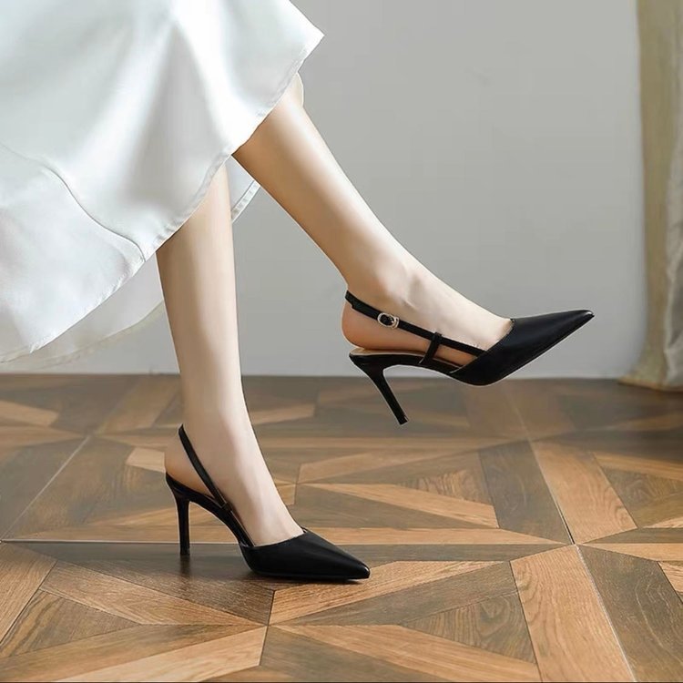Slingback Skor för Kvinnor med Spetsig Tå i Syntetiskt Läder – Elegant Pump med Hög Häl och Elastisk Rem 4