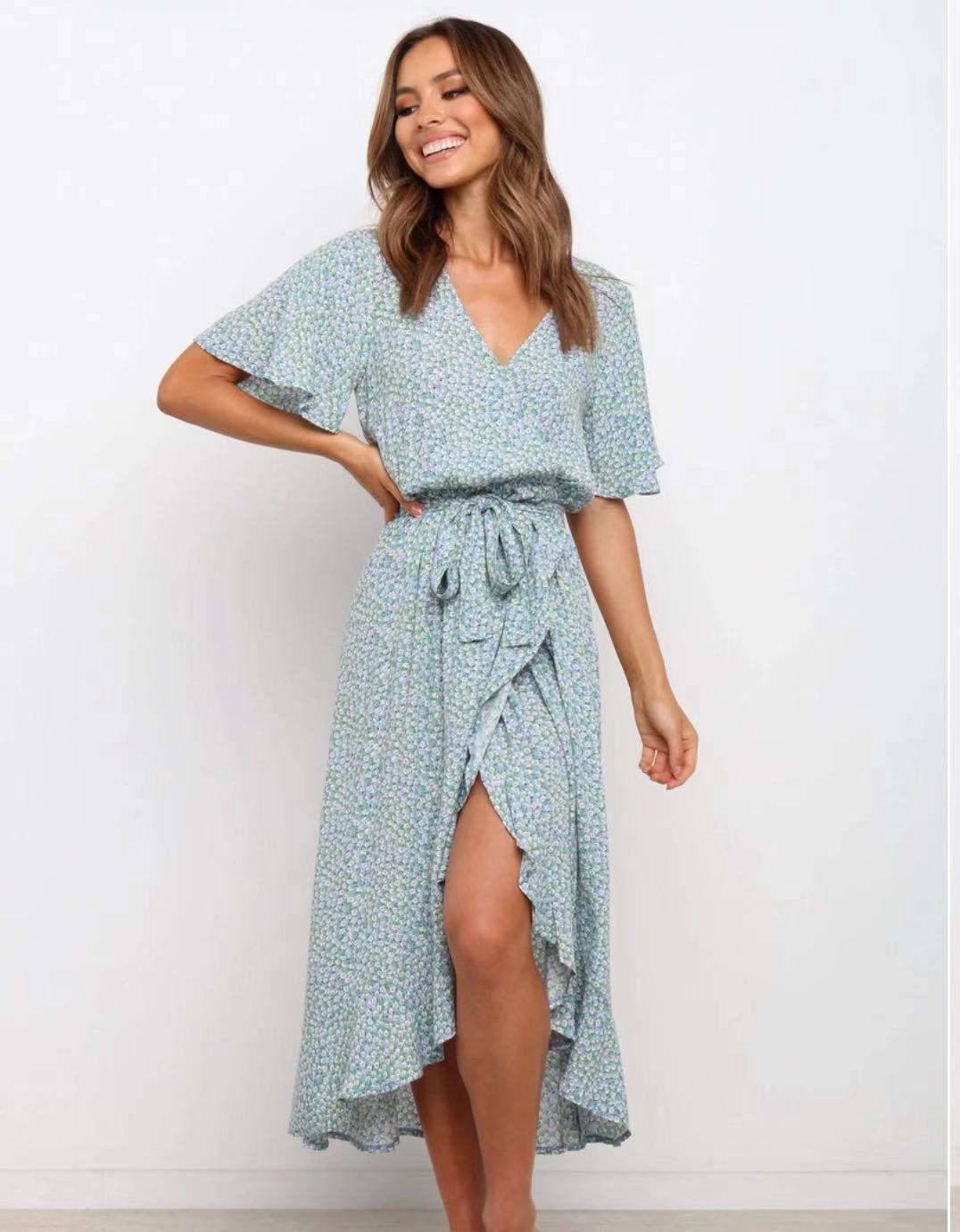 Ljusblå A-Line Midi Klänning i Chiffon med Regelbundna Ärmar – Perfekt för Sommarens Fester 7