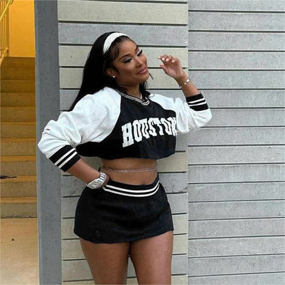 Sportigt Set för Kvinnor med Långärmad Crop Top och Minikjol – Högkvalitativt Tyg, Svart/Vit Kombination 3