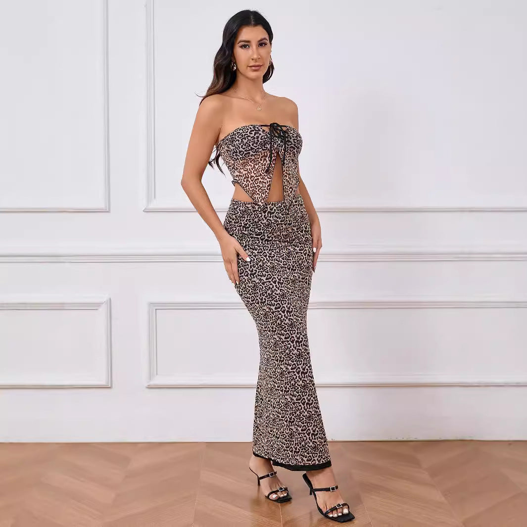 Snygga Damunderkläder Set med Utskärningar och Leoprint-5