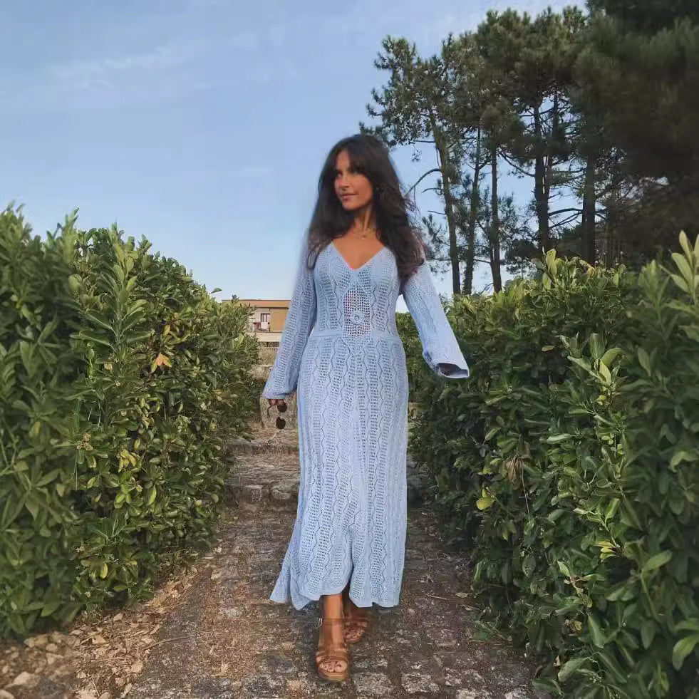 Kvinnors Klänning med V-ringning och Trumpetärmar i Mjukt Stickat Material – Löst Klippt Passform för Elegans och Komfort 3