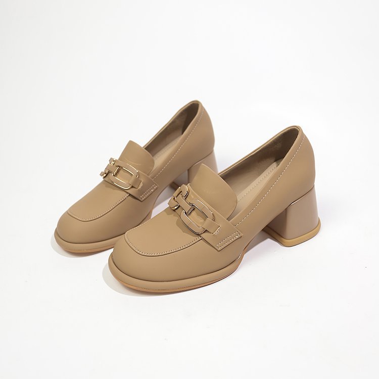 Kvinnor Loafers i Syntetiskt Läder med Distinkt Spänne och Bekväm Blockklack – Mångsidig Design för Vardags och Fest 3