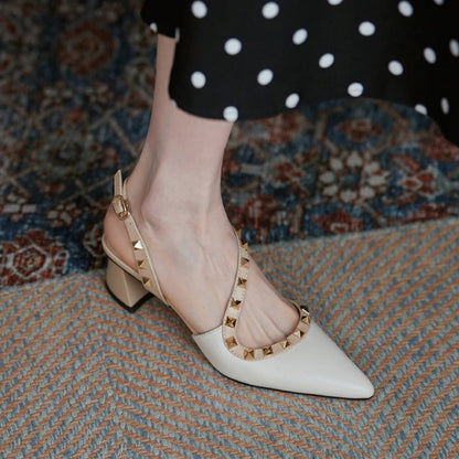 Kvinnor Slingback Skor med Nitar Glänsande Läder Blockhäl 8