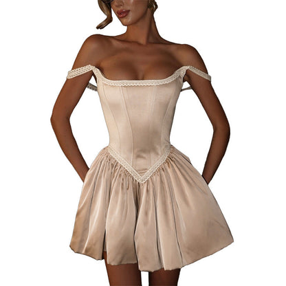 Kvinnors Satinklänning Med Voluminös Kjol och Spetsdetaljer 6