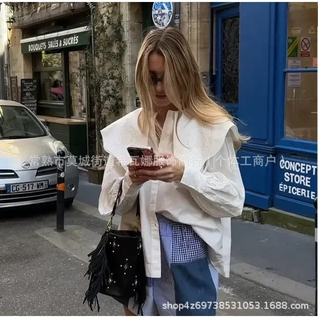 Blommig Damblus med Lång Ärmar i Andningsbart Tyg – Figurvänlig Passform för Vardag och Fest 2