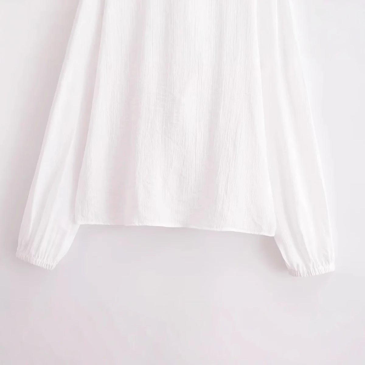 Voluminös Damblus med Ruffle-design och Justerbar Snörning i Andningsbart Tyg - V-ringad, S-XL 4