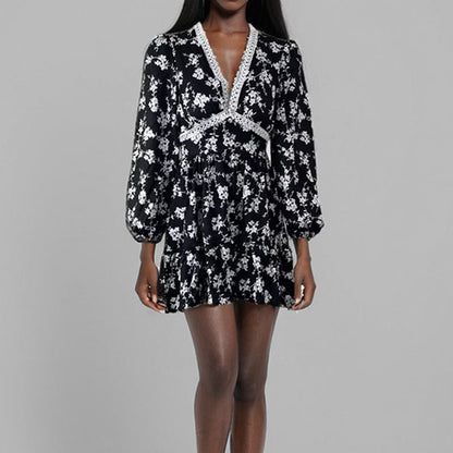 Variant image for Kvinnor Kort Klänning V-hals Spets Polyester-55