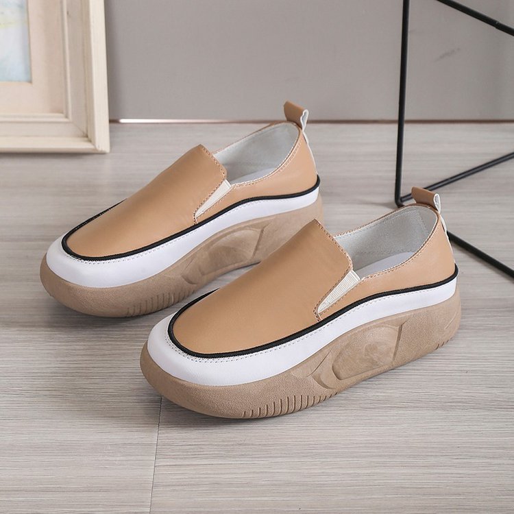 Kvinnors Slip-On Sneakers med Modern Platå i Syntetiskt Läder – Andningsbar och Slipbeständig Gummisula 2
