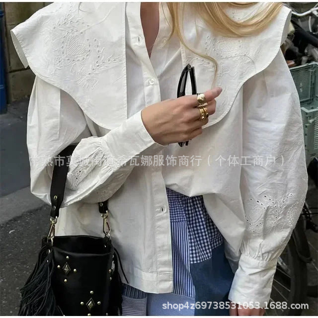 Blommig Damblus med Lång Ärmar i Andningsbart Tyg – Figurvänlig Passform för Vardag och Fest 5