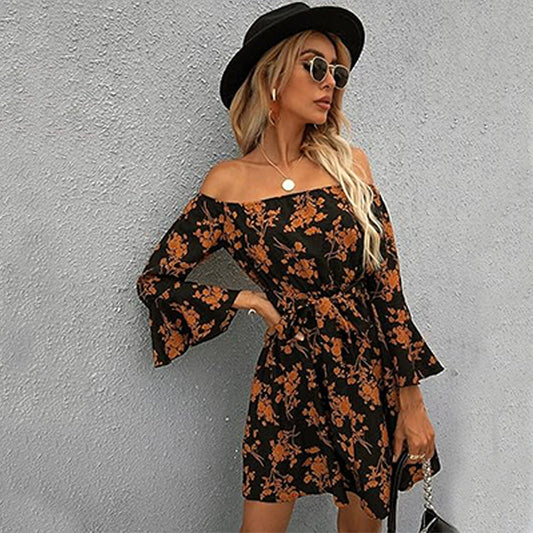 Blommig Mini Klänning för Kvinnor, Axelbandslös A-linjeformad i Svart och Orange, Klockformade Ärmar, 100% Polyester 1