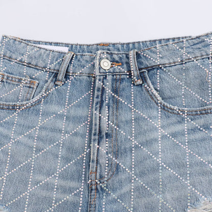 Högmidjade Denim Shorts för Kvinnor med Strassdetaljer och Trasiga Nederkanter – Komfortabel och Trendig Sommerstil 3
