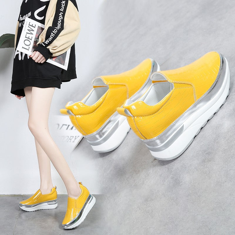 Kvinnors Sneakers Slip-On Krokodilmönster Platå Syntetisk 9