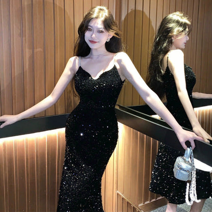 Elegant Aftonklänning med V-ringning och Paljetter – Knälång, Polyester, Perfekt för Festliga Tillfällen 5