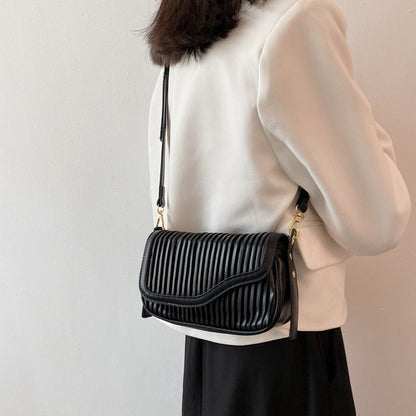 Minimalistisk Axelväska Dam i Tvåfärgad PU-Läder – Fyrkantig Design med Praktisk Sidficka 8
