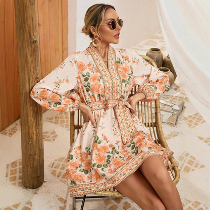 A-linjeformad Klänning för Kvinnor med V-ringning och Långa Ärmar – Mönstrad Polyester, Kort Längd 3