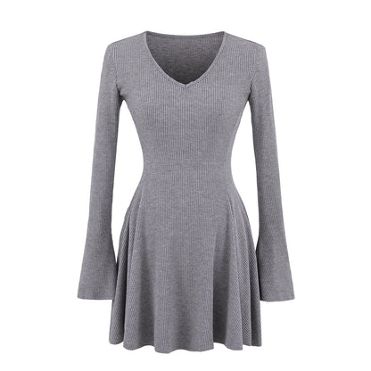 V-ringad Klänning för Kvinnor med Långa Ärmar och Svängande Kjol – Bomullsblandning, Mångsidig Design 5