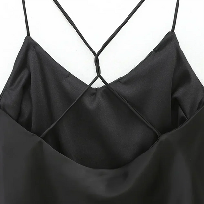 V-ringad Damtop med Hängslen i Siden Satin – Elegant och Mjuk, Flera Storlekar, Perfekt för Sommarens Tillfällen 4