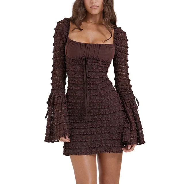 Dam Mini Klänning med Transparenta Klockärmar i Spets för Fina Tillfällen-6