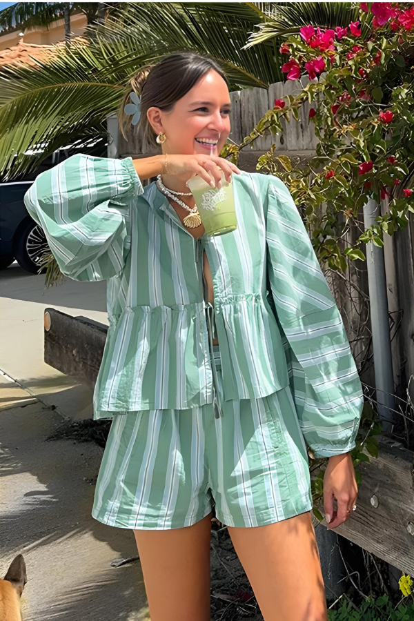 Dam Blusuppsättning med Blommande Ärmar och Högskjutna Shorts i 100% Bomull-1