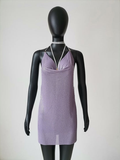 Glittrig Svart Miniklänning med Ryggfri V-Neck Design – Perfekt för Fest och Middag 15