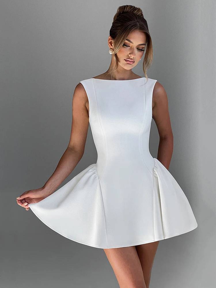 Svart Miniklänning med Bakfri Design – Tätt Passande A-linje Silhuett i Polyester och Spandex 4