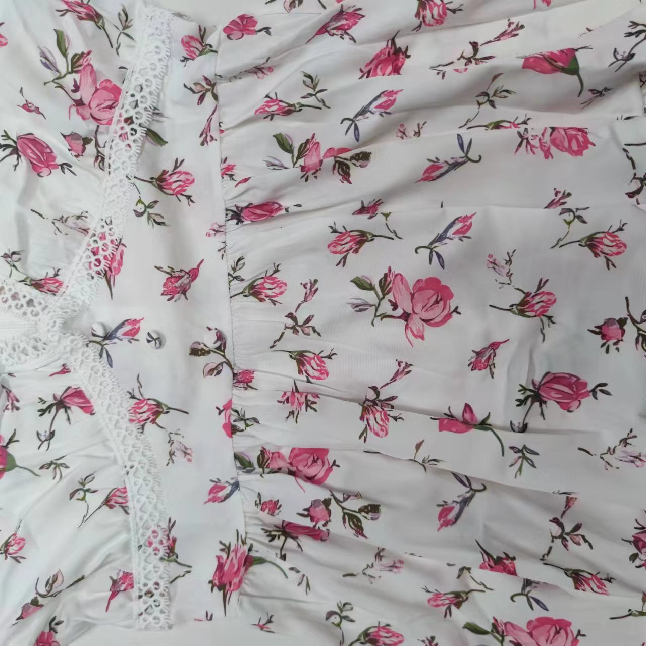 Dam Blommaklänning Spetsdetaljer Mjuk Tygblandning-5