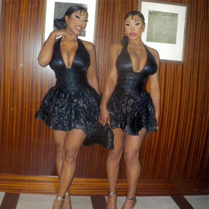 Mini Klänning för Kvinnor med V-ringning – A-linjeformad, Polyester, Smickrande Veck, Perfekt för Sommarfester 5