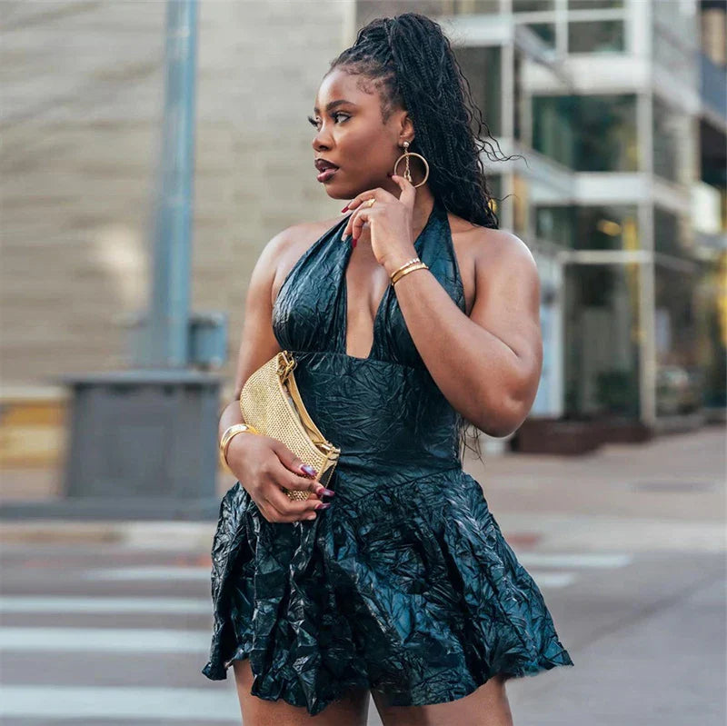 Mini Klänning för Kvinnor med V-ringning – A-linjeformad, Polyester, Smickrande Veck, Perfekt för Sommarfester 2