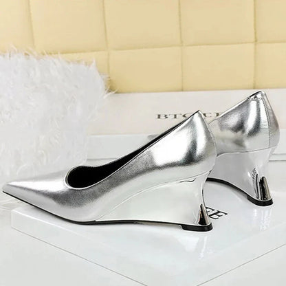 Kvinnors Kilskor Kilklack Glänsande Läder Spetsig Tå-5