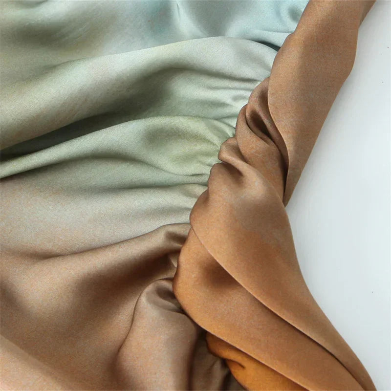 Dam Glidklänning Vattenfall Halsringning Satin Batik-5