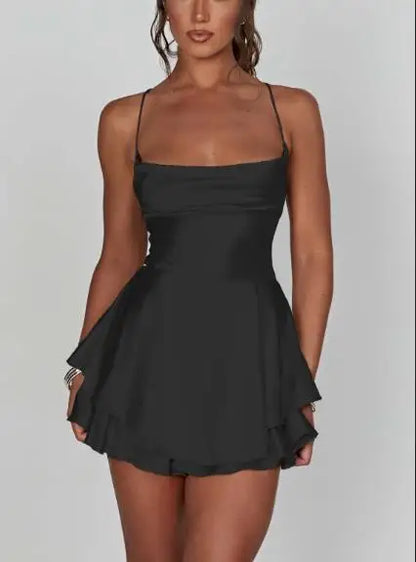 Kort Dam Jumpsuit i Satin med Öppen Rygg och Spetsdetaljer – Perfekt för Festliga Tillfällen 8