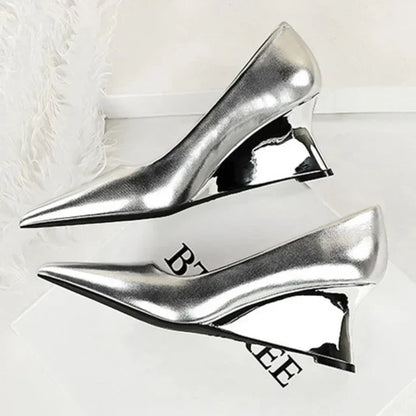 Kvinnors Kilskor Kilklack Glänsande Läder Spetsig Tå-1