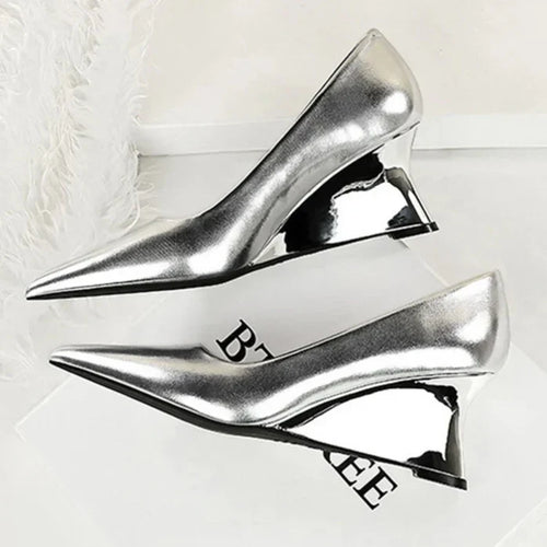 Kvinnors Kilskor Kilklack Glänsande Läder Spetsig Tå-1