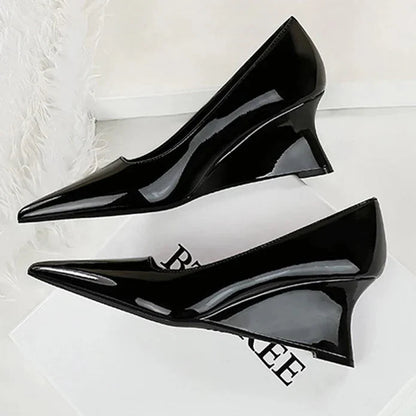 Variant image for Kvinnors Kilskor Kilklack Glänsande Läder Spetsig Tå-8